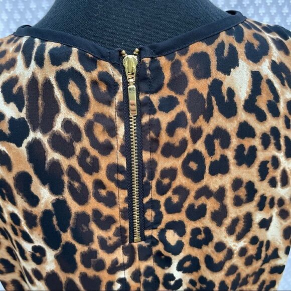 𝅺Express Leopard Sleeveless Blouse - Picture 5 of 10